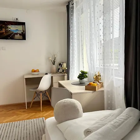 Talia Lägenhetshotell Ni